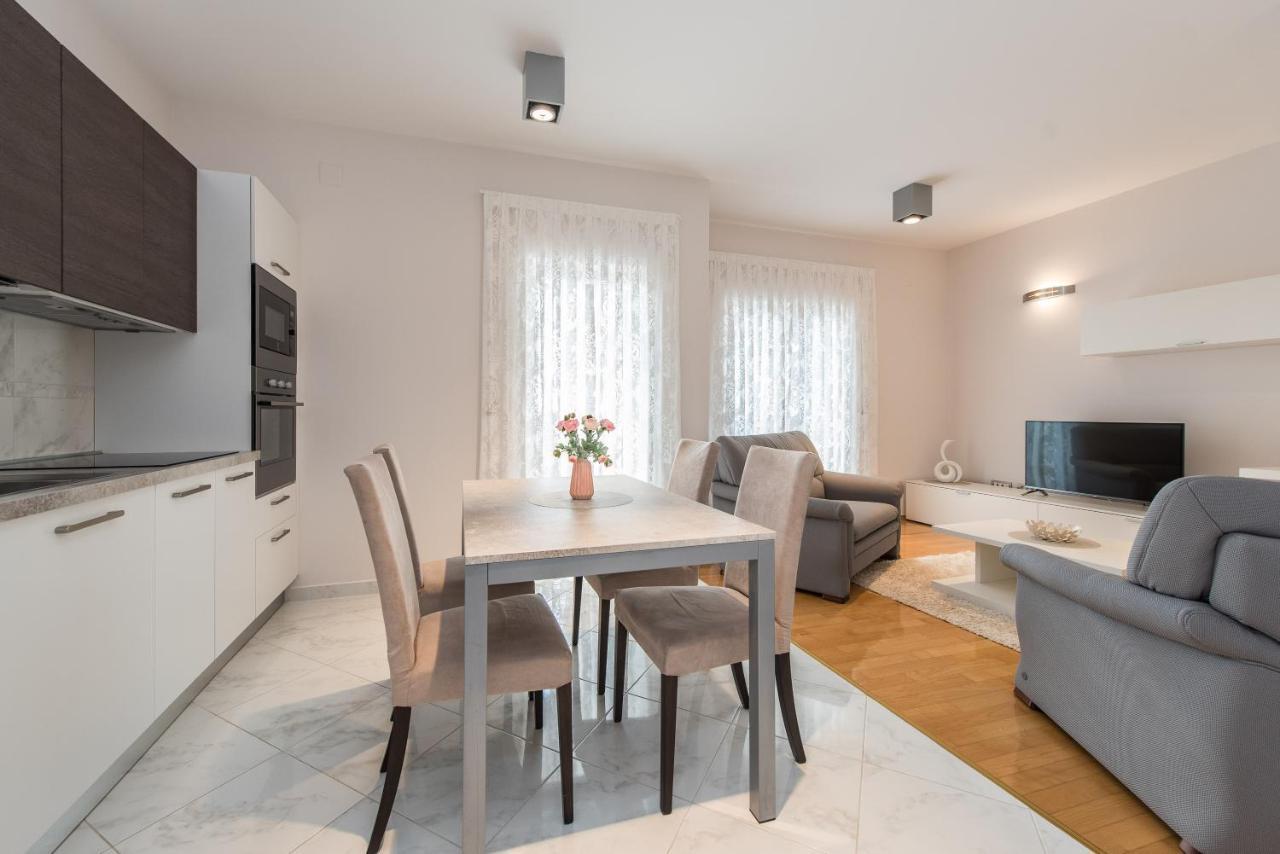 Ferienwohnung Pool Terrace Sea View Sarkic Novalja Exterior foto